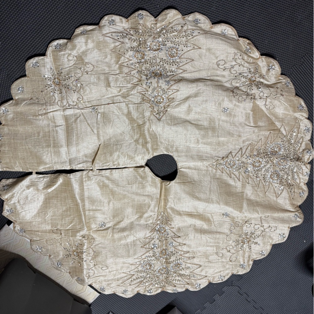 Pier 1 Elegant Cream Tree Skirt with Silver Accents